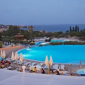 https://cap-esterel-t2-vue-mer-4-couchages-adapte-pmr.fr-provencehotel.com